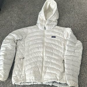 White Patagonia puffer jacket